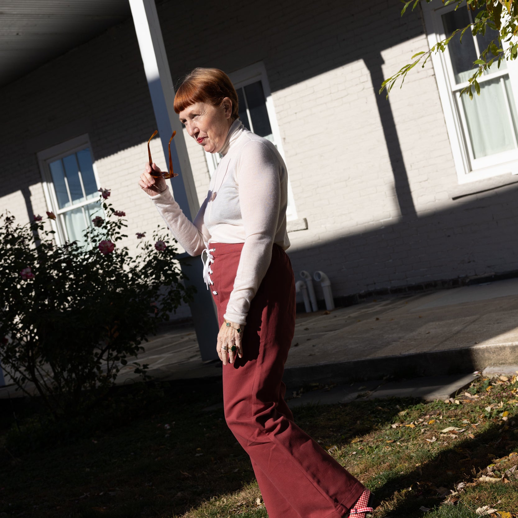 221025_NIKKI-CHASIN_HOLIDAY_ECOMM_ANDREA_COURTYARD-3981.jpg