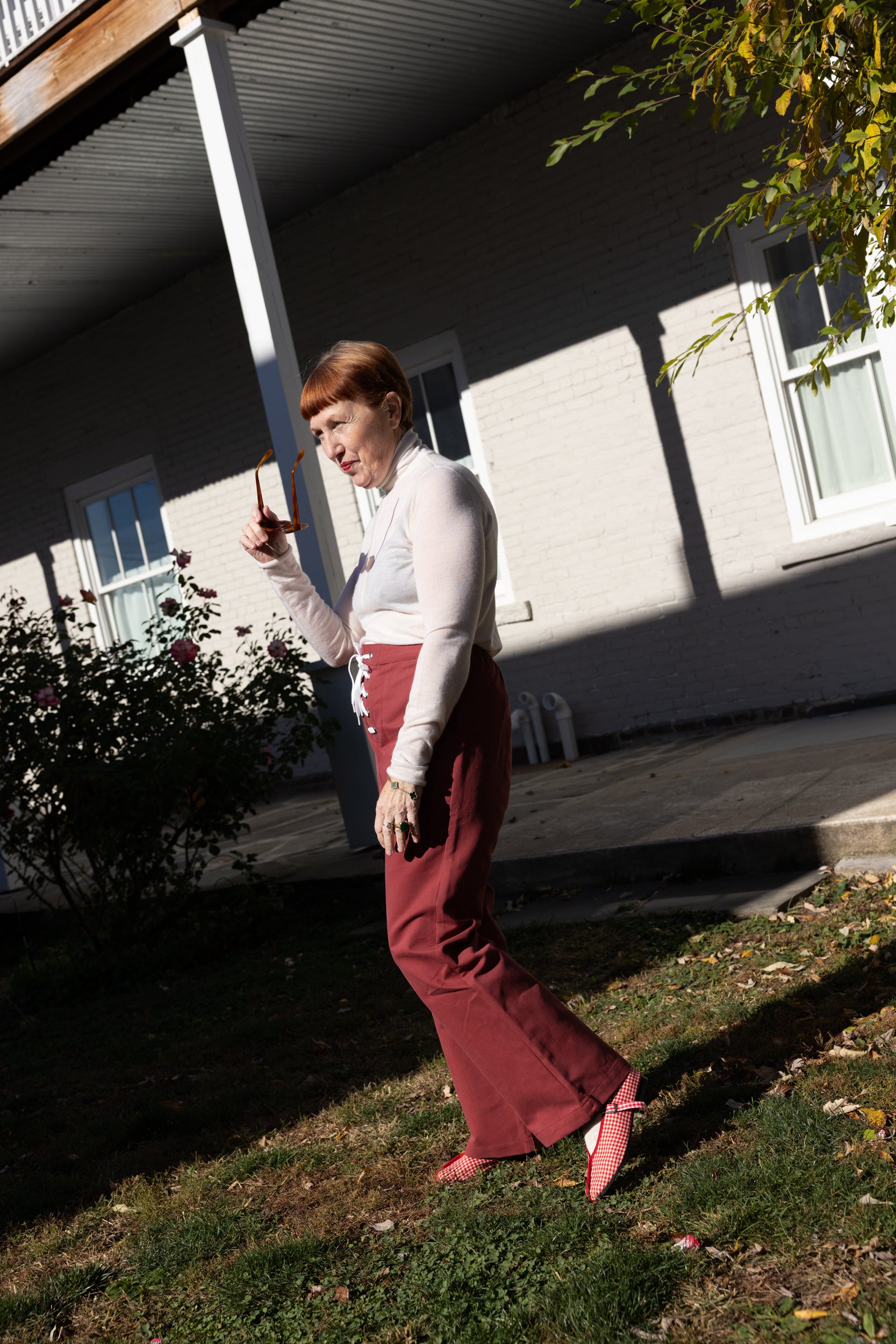 221025_NIKKI-CHASIN_HOLIDAY_ECOMM_ANDREA_COURTYARD-3981.jpg
