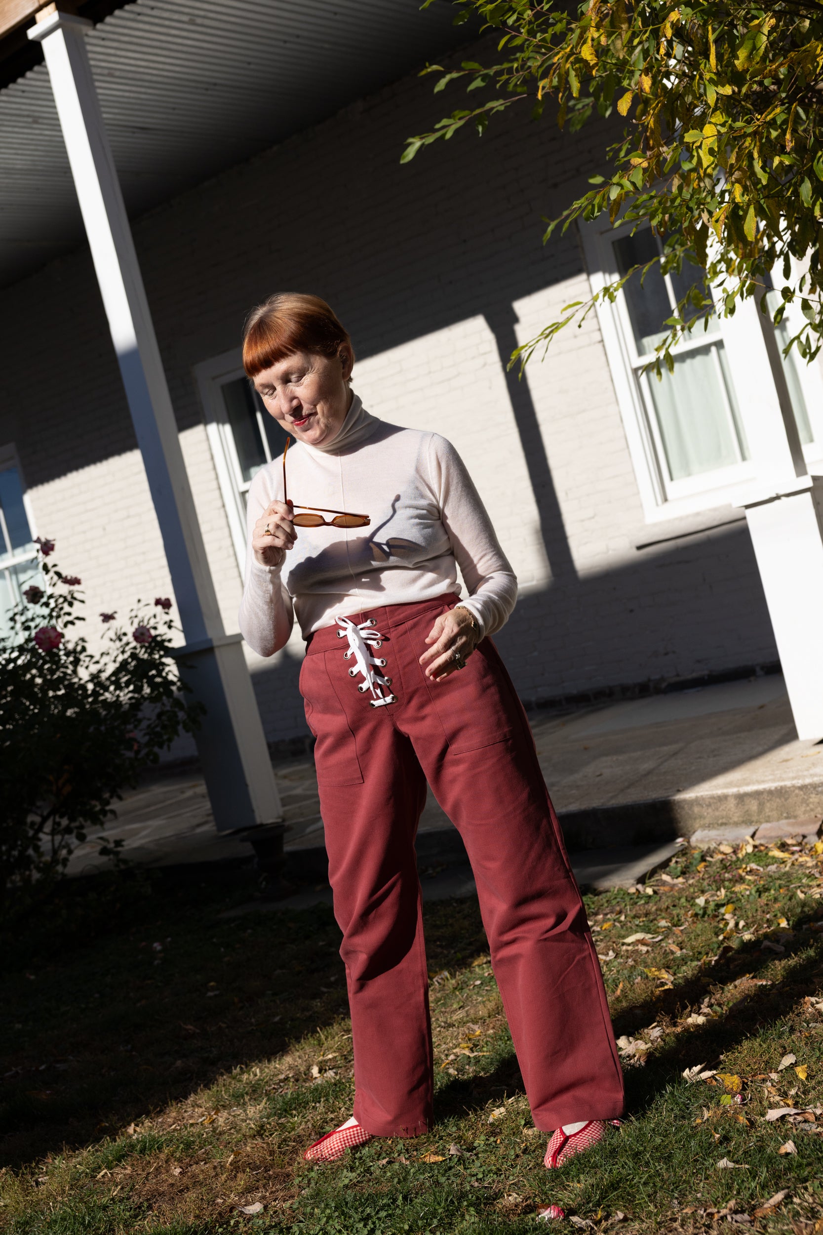221025_NIKKI-CHASIN_HOLIDAY_ECOMM_ANDREA_COURTYARD-3983.jpg