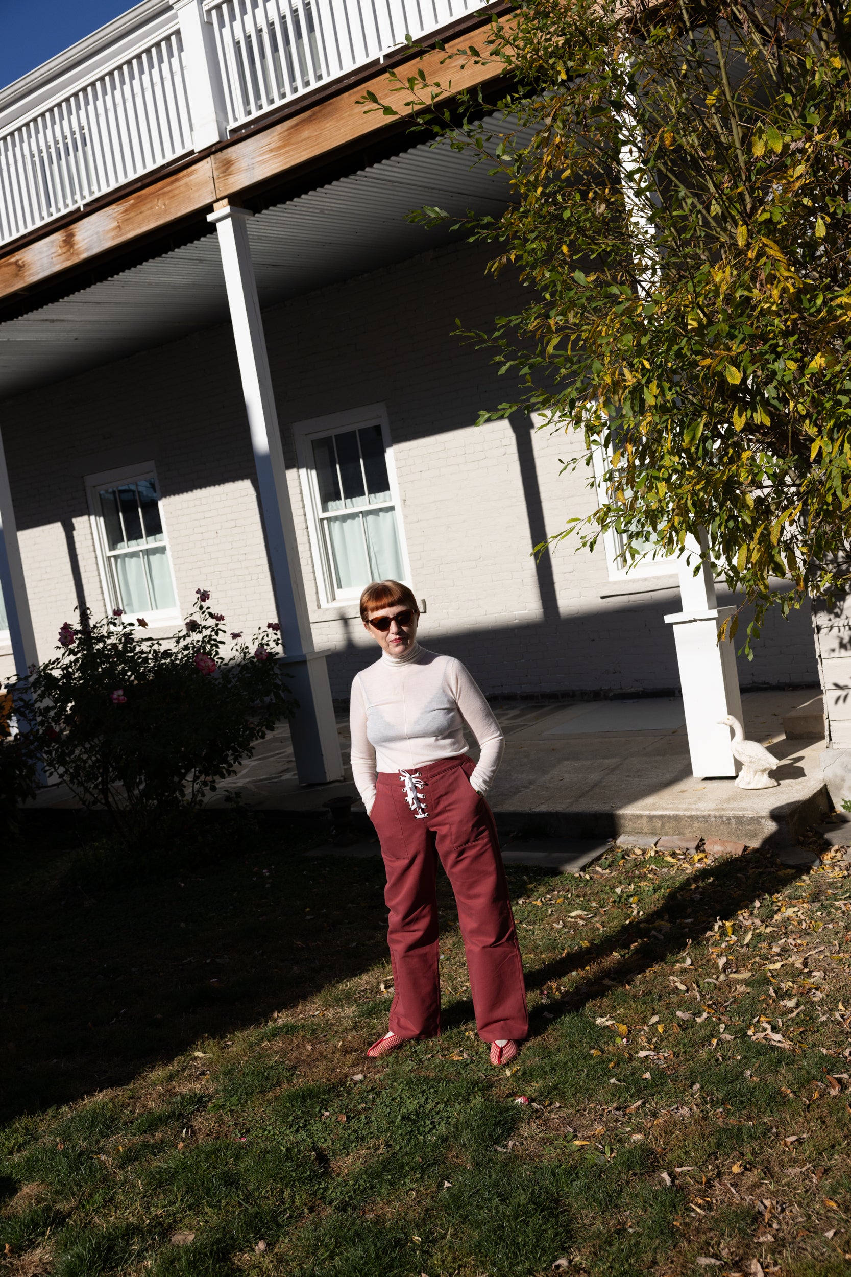 221025_NIKKI-CHASIN_HOLIDAY_ECOMM_ANDREA_COURTYARD-4003.jpg