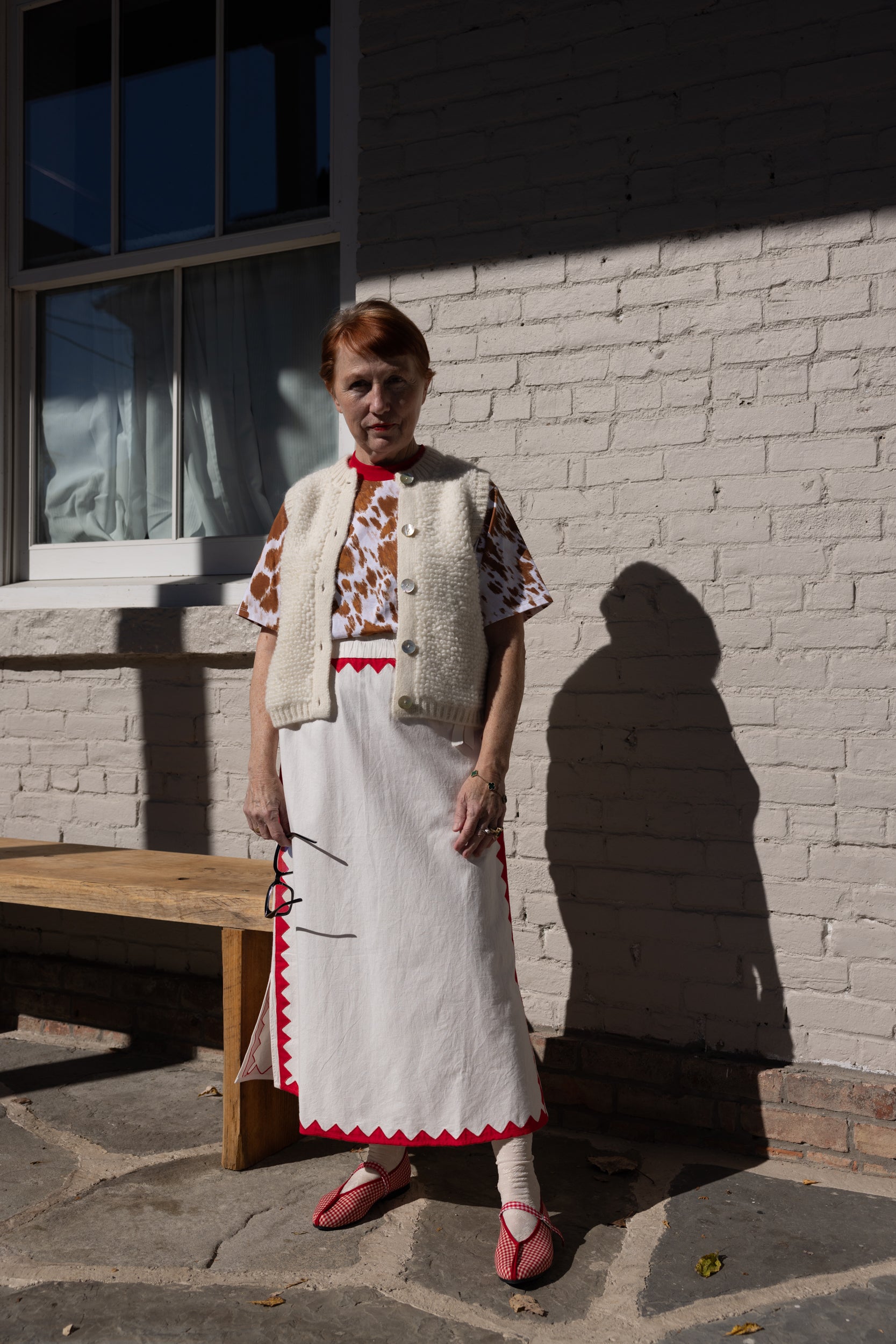 221025_NIKKI-CHASIN_HOLIDAY_ECOMM_ANDREA_COURTYARD-4320.jpg