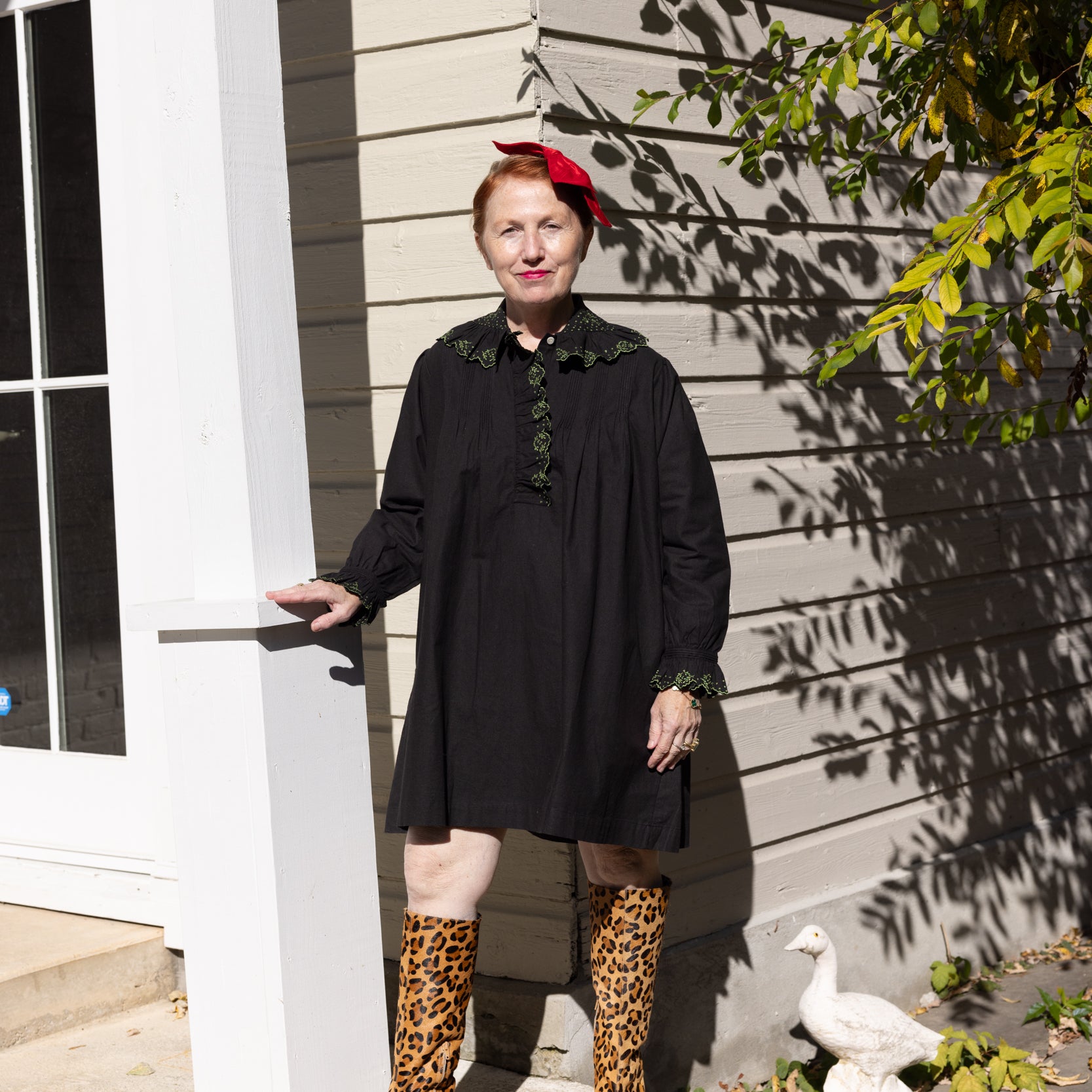 221025_NIKKI-CHASIN_HOLIDAY_ECOMM_ANDREA_COURTYARD-4579.jpg