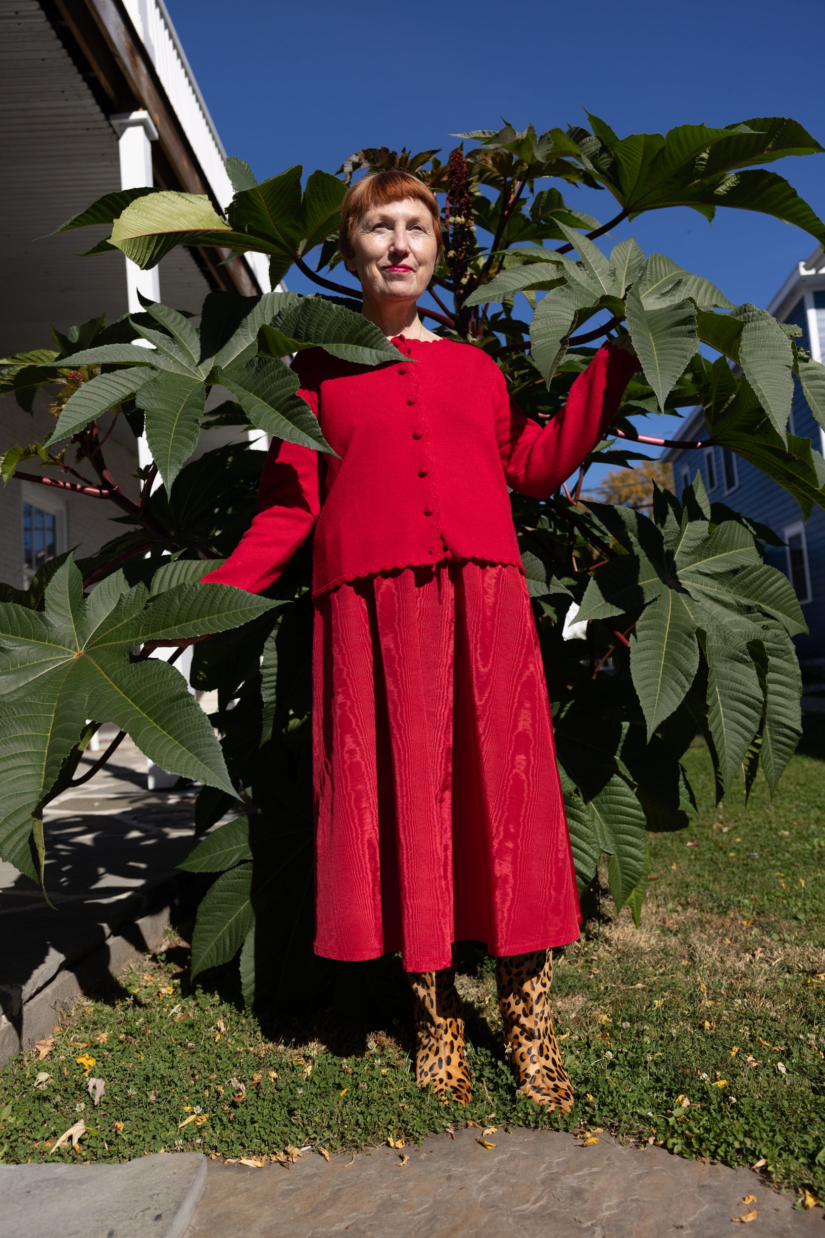 221025_NIKKI-CHASIN_HOLIDAY_ECOMM_ANDREA_COURTYARD-4619.jpg