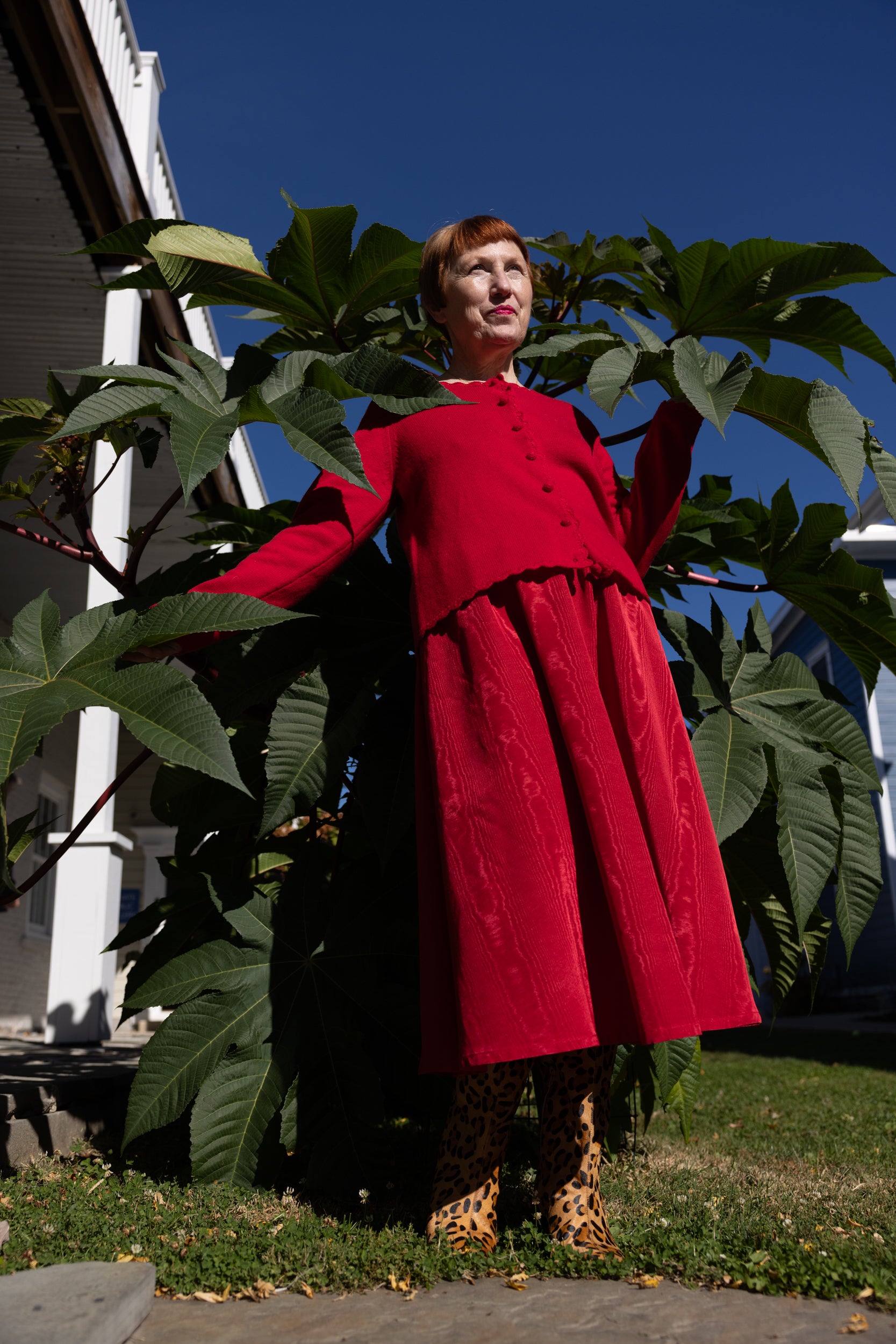 221025_NIKKI-CHASIN_HOLIDAY_ECOMM_ANDREA_COURTYARD-4623.jpg