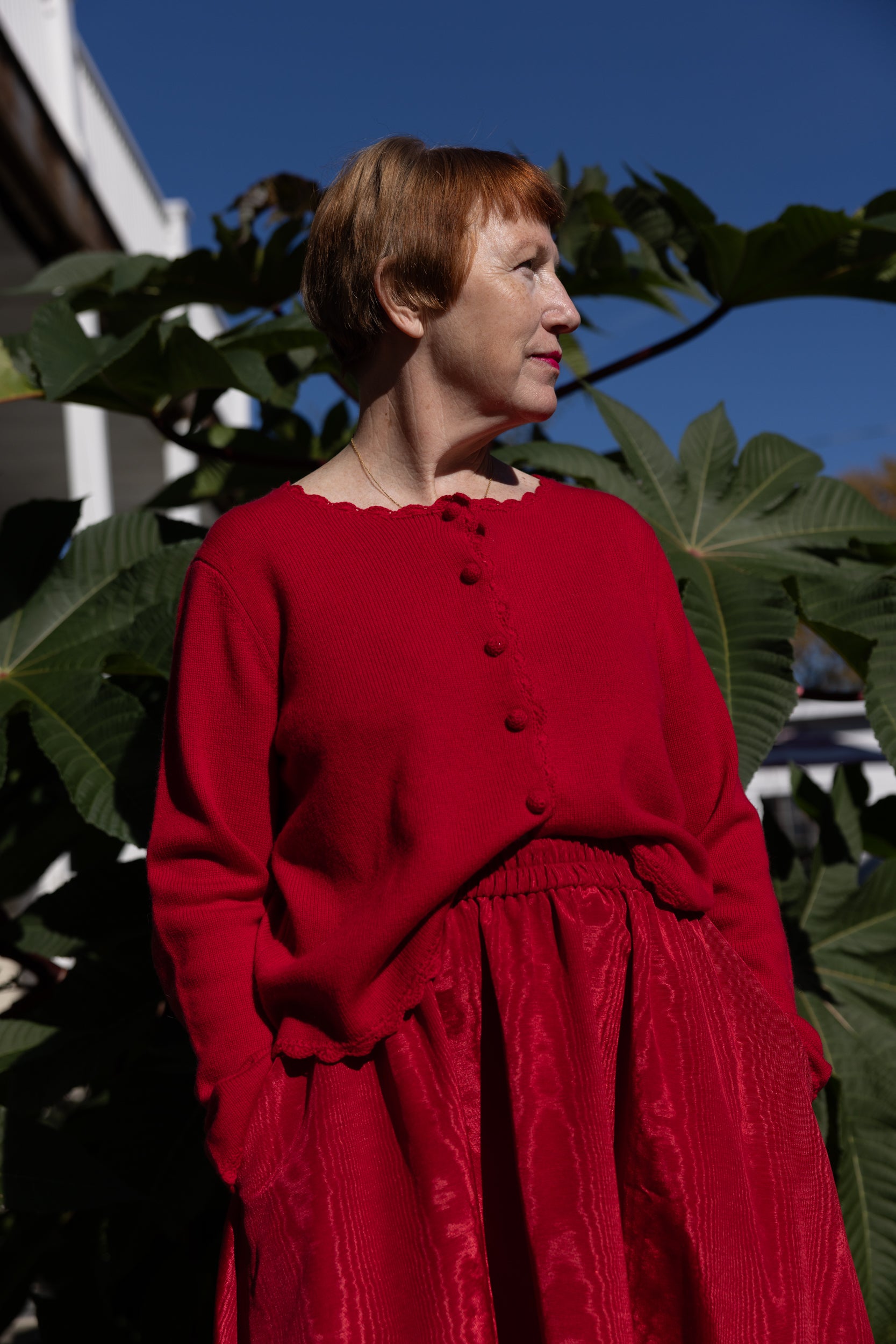 221025_NIKKI-CHASIN_HOLIDAY_ECOMM_ANDREA_COURTYARD-4625.jpg