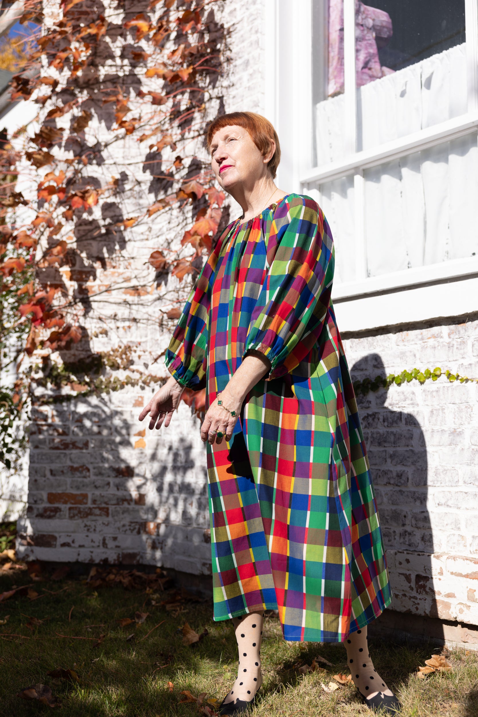 221025_NIKKI-CHASIN_HOLIDAY_ECOMM_ANDREA_COURTYARD-4684.jpg