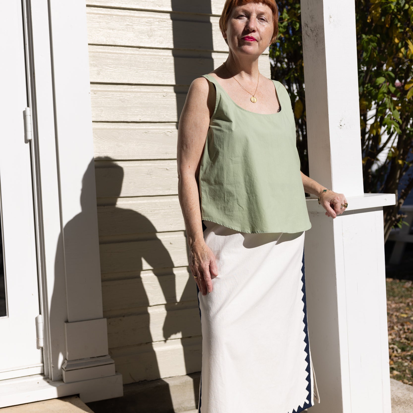 221025_NIKKI-CHASIN_HOLIDAY_ECOMM_ANDREA_COURTYARD-4731.jpg