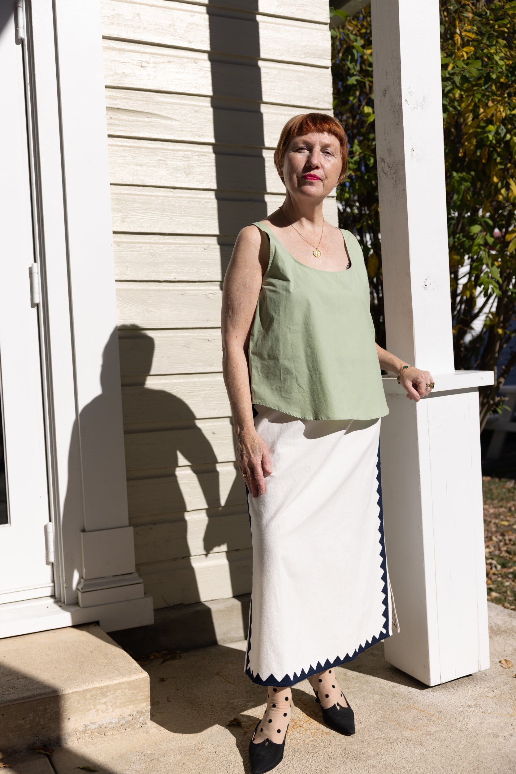 221025_NIKKI-CHASIN_HOLIDAY_ECOMM_ANDREA_COURTYARD-4731.jpg