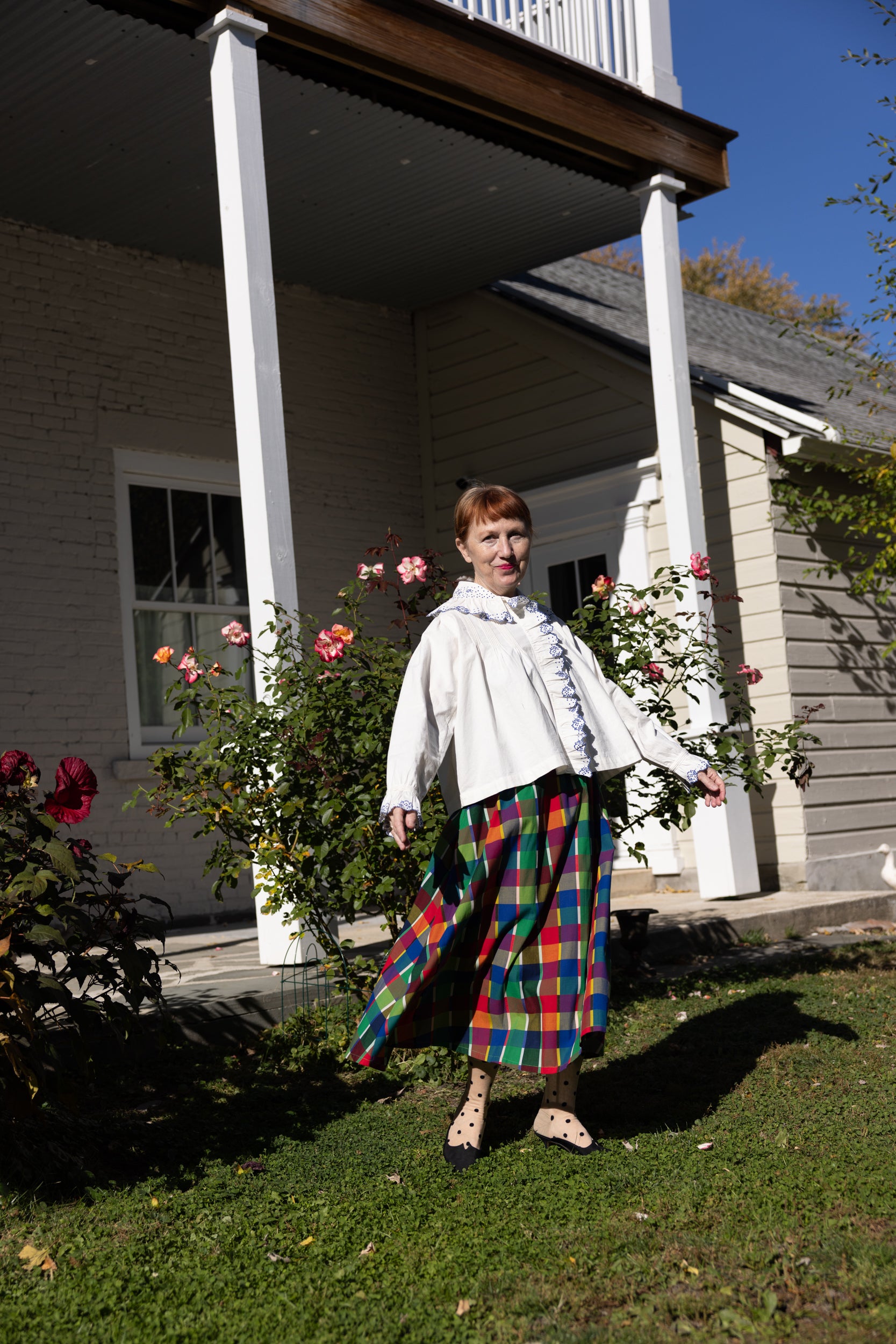 221025_NIKKI-CHASIN_HOLIDAY_ECOMM_ANDREA_COURTYARD-4757.jpg