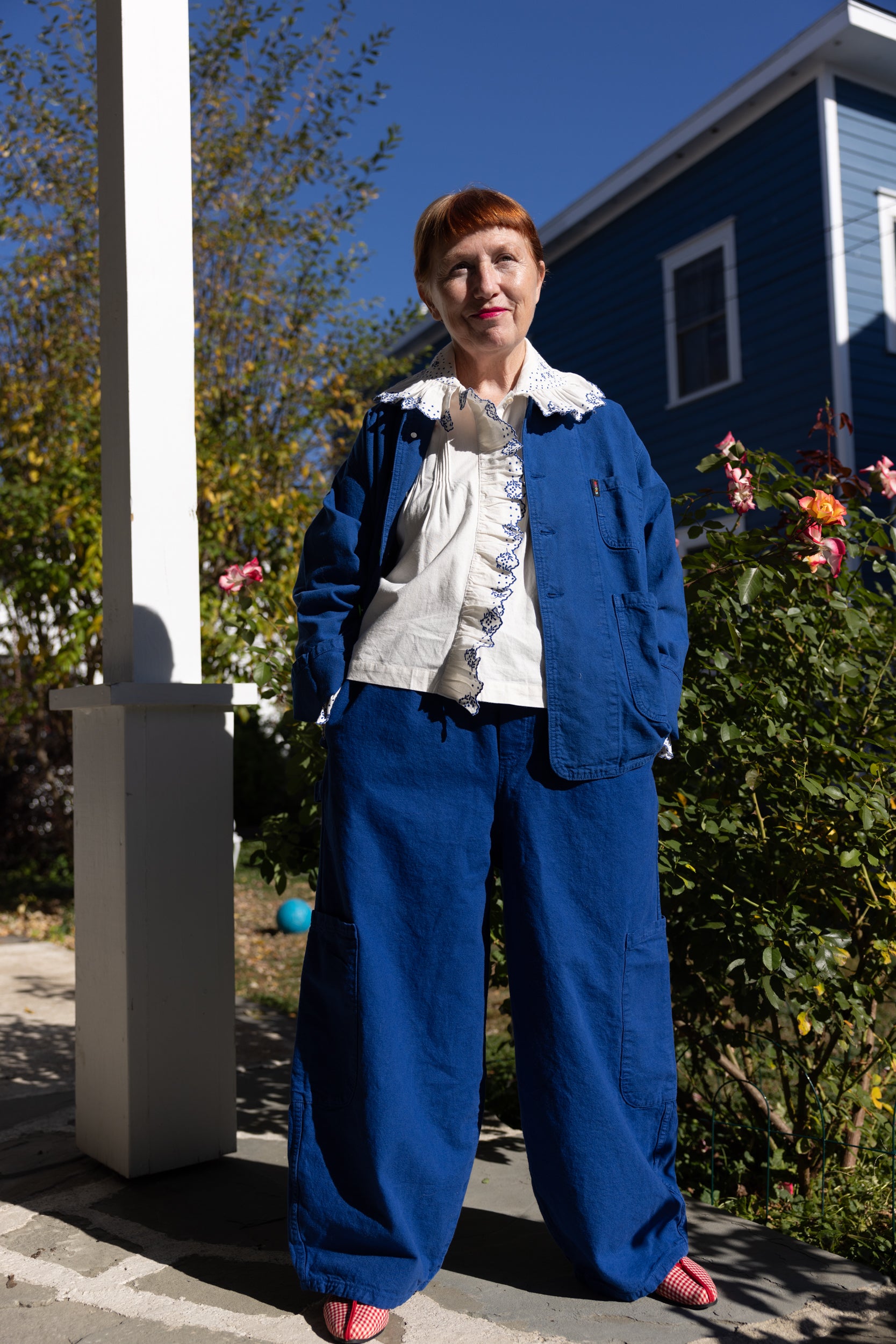 221025_NIKKI-CHASIN_HOLIDAY_ECOMM_ANDREA_COURTYARD-4835.jpg