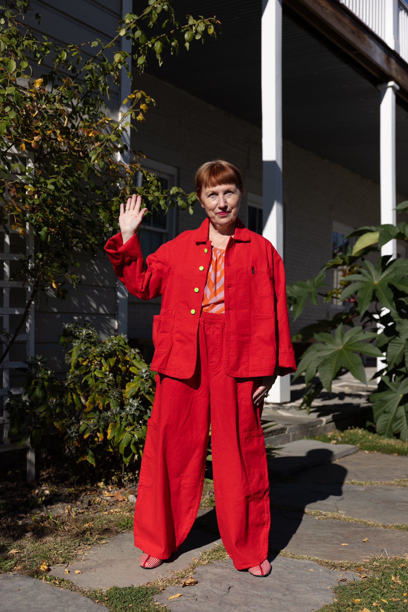 221025_NIKKI-CHASIN_HOLIDAY_ECOMM_ANDREA_COURTYARD-4876.jpg