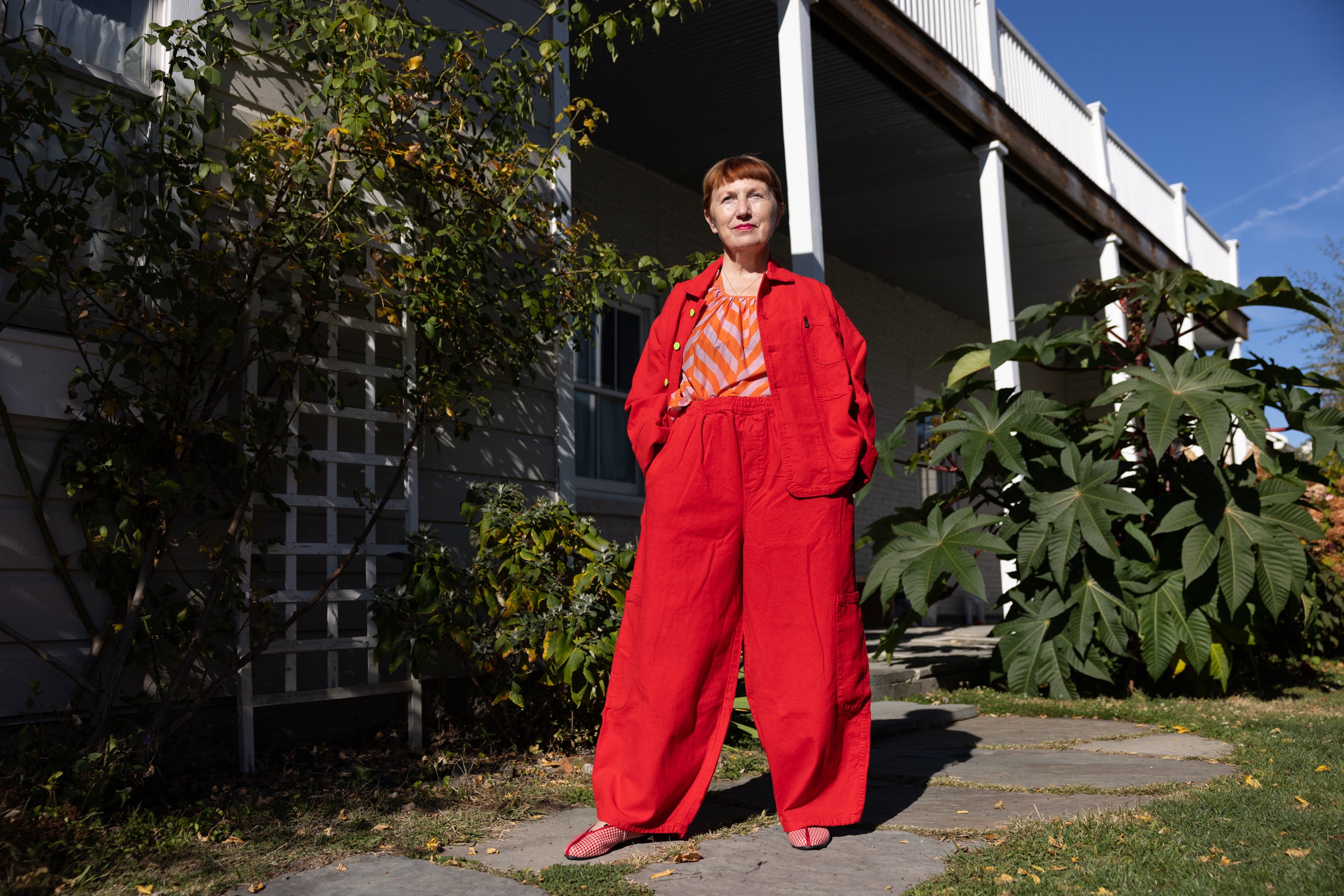 221025_NIKKI-CHASIN_HOLIDAY_ECOMM_ANDREA_COURTYARD-4886.jpg