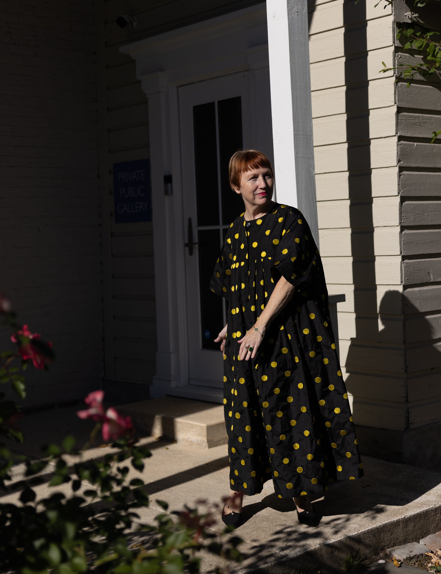 221025_NIKKI-CHASIN_HOLIDAY_ECOMM_ANDREA_COURTYARD-4974.jpg