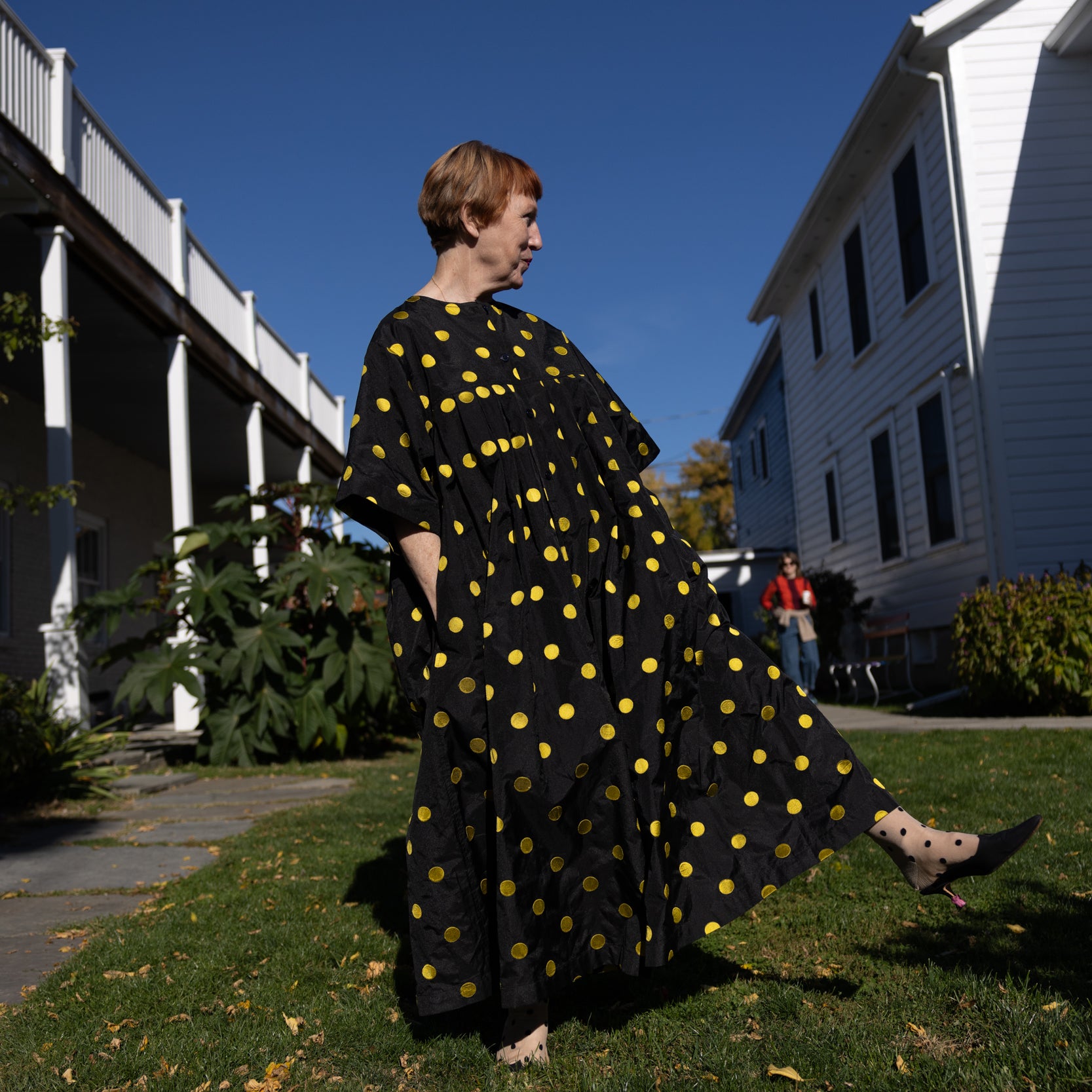 221025_NIKKI-CHASIN_HOLIDAY_ECOMM_ANDREA_COURTYARD-4999.jpg