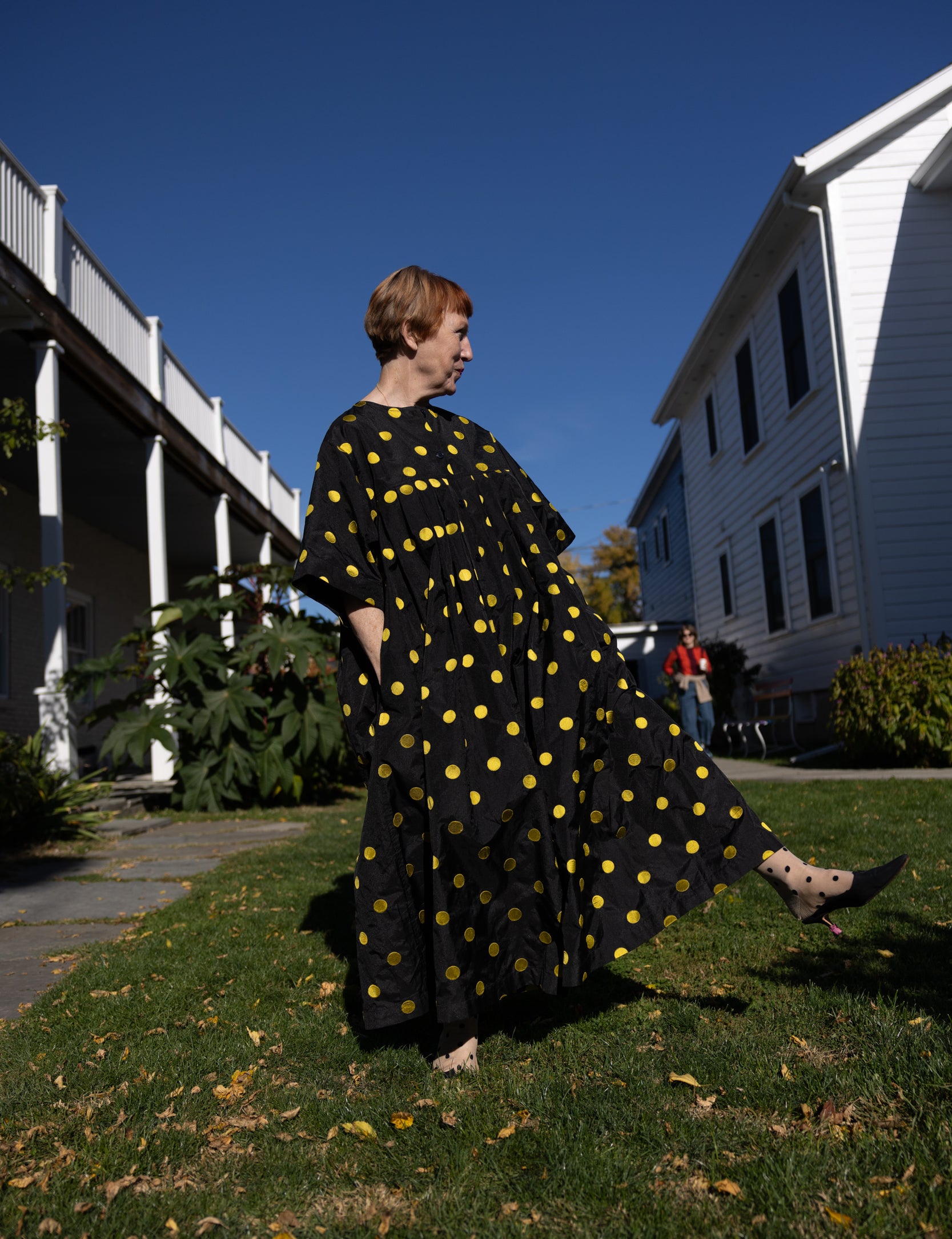 221025_NIKKI-CHASIN_HOLIDAY_ECOMM_ANDREA_COURTYARD-4999.jpg