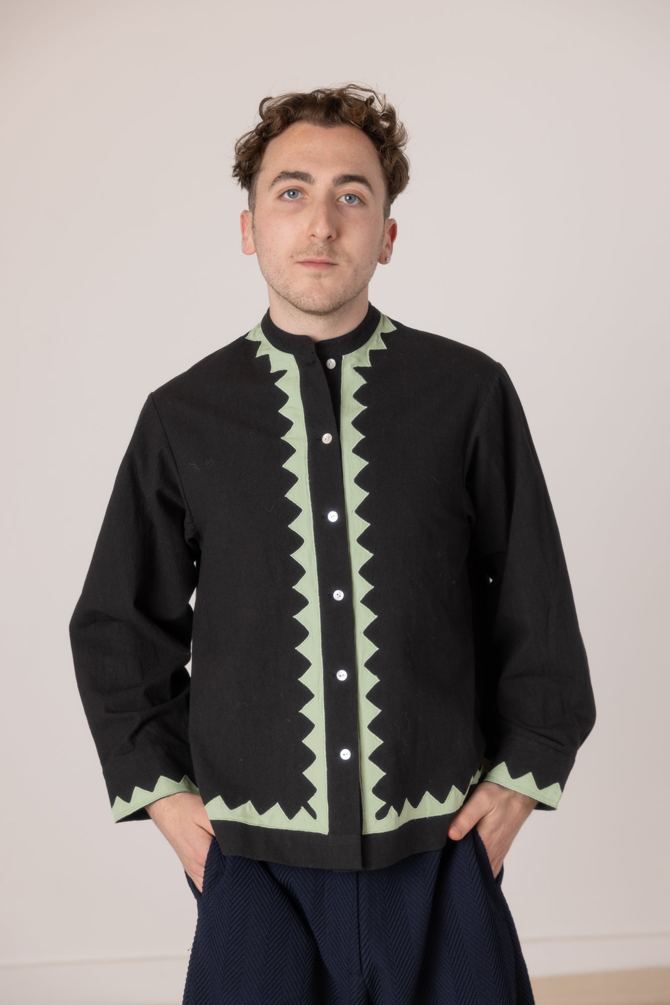 Alpha Buttondown Zig Zag Appliqué- Black/Grasshopper