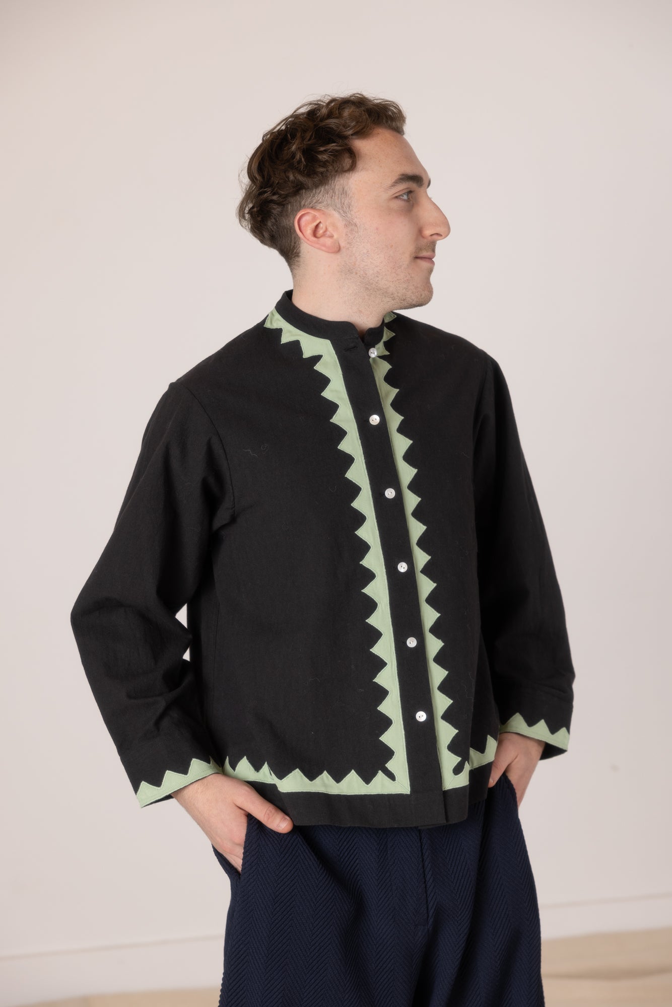 Alpha Buttondown Zig Zag Appliqué- Black/Grasshopper