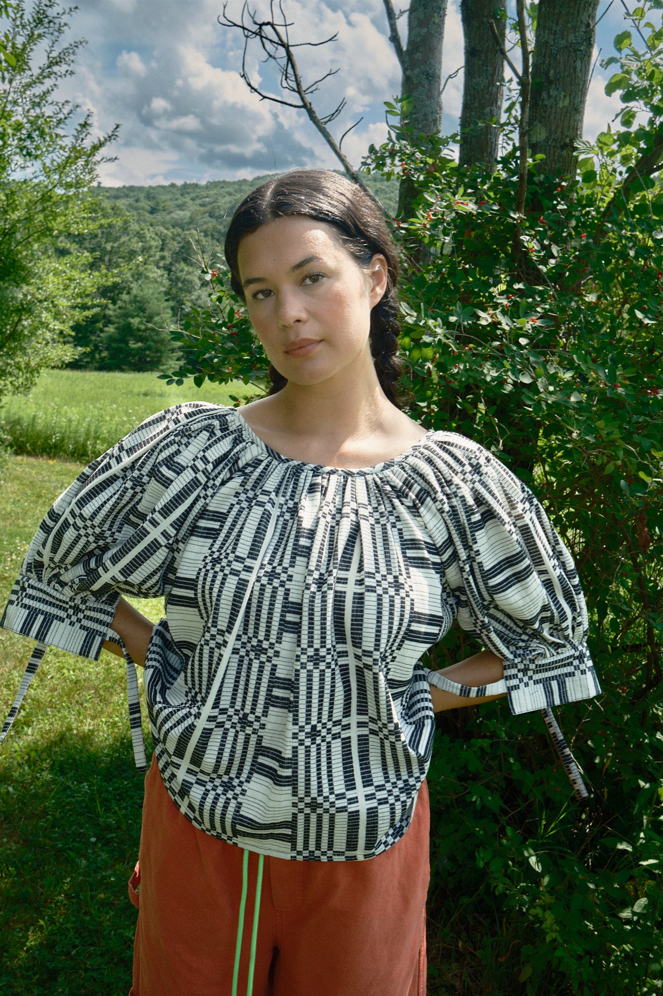 Nikki Chasin x The House That Lars Built Juli Puff Sleeve Top in Licorice Astrid Weave