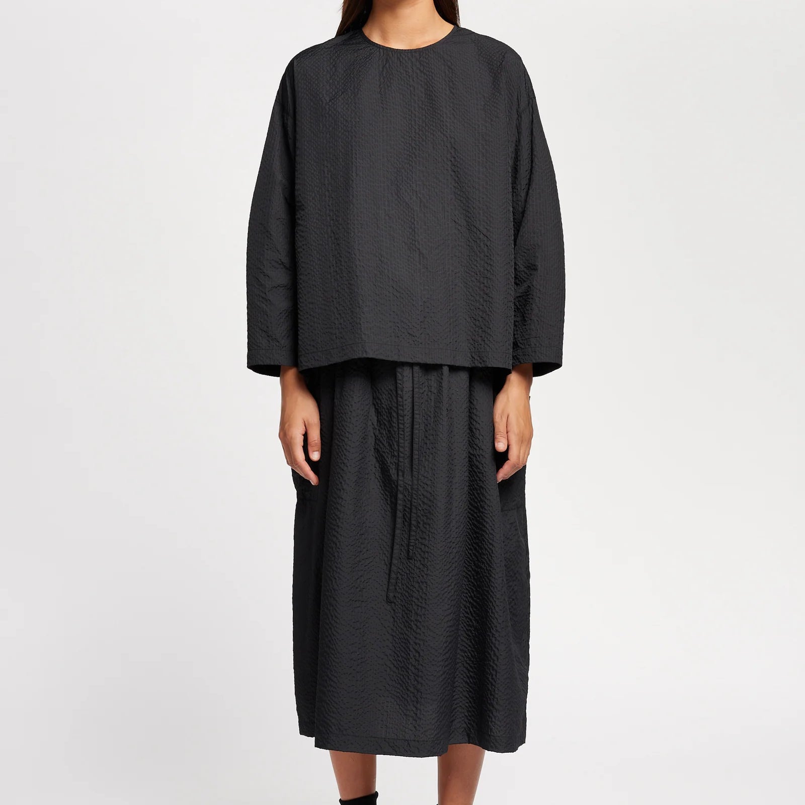Women-Minor-Skirt-Seersucker-Black-C_efa5762d-7b59-4976-a901-ff73ddeddebc.webp