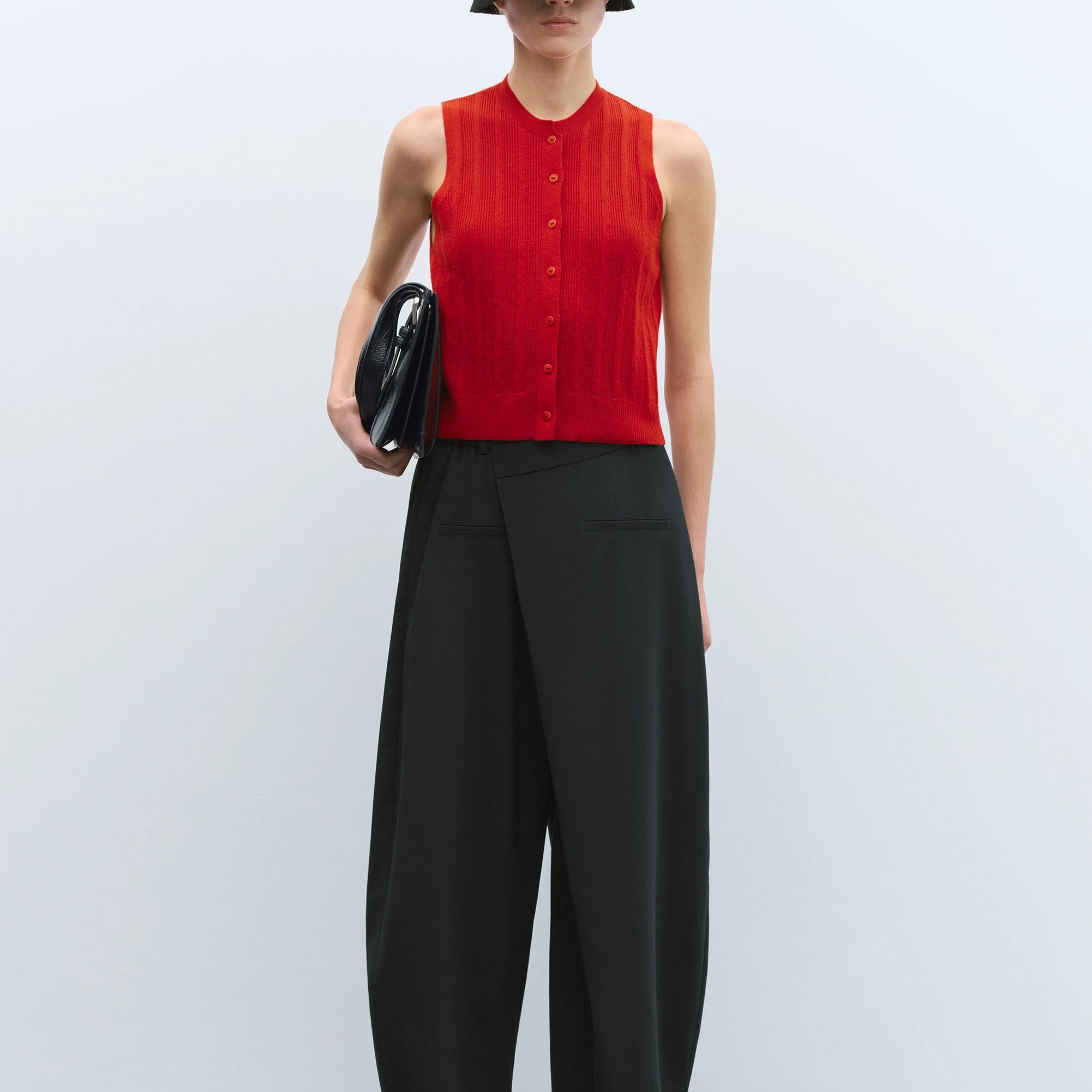 cordera-pre-fall-25-merino-wool-ribbed-waistcoat-red-1.webp