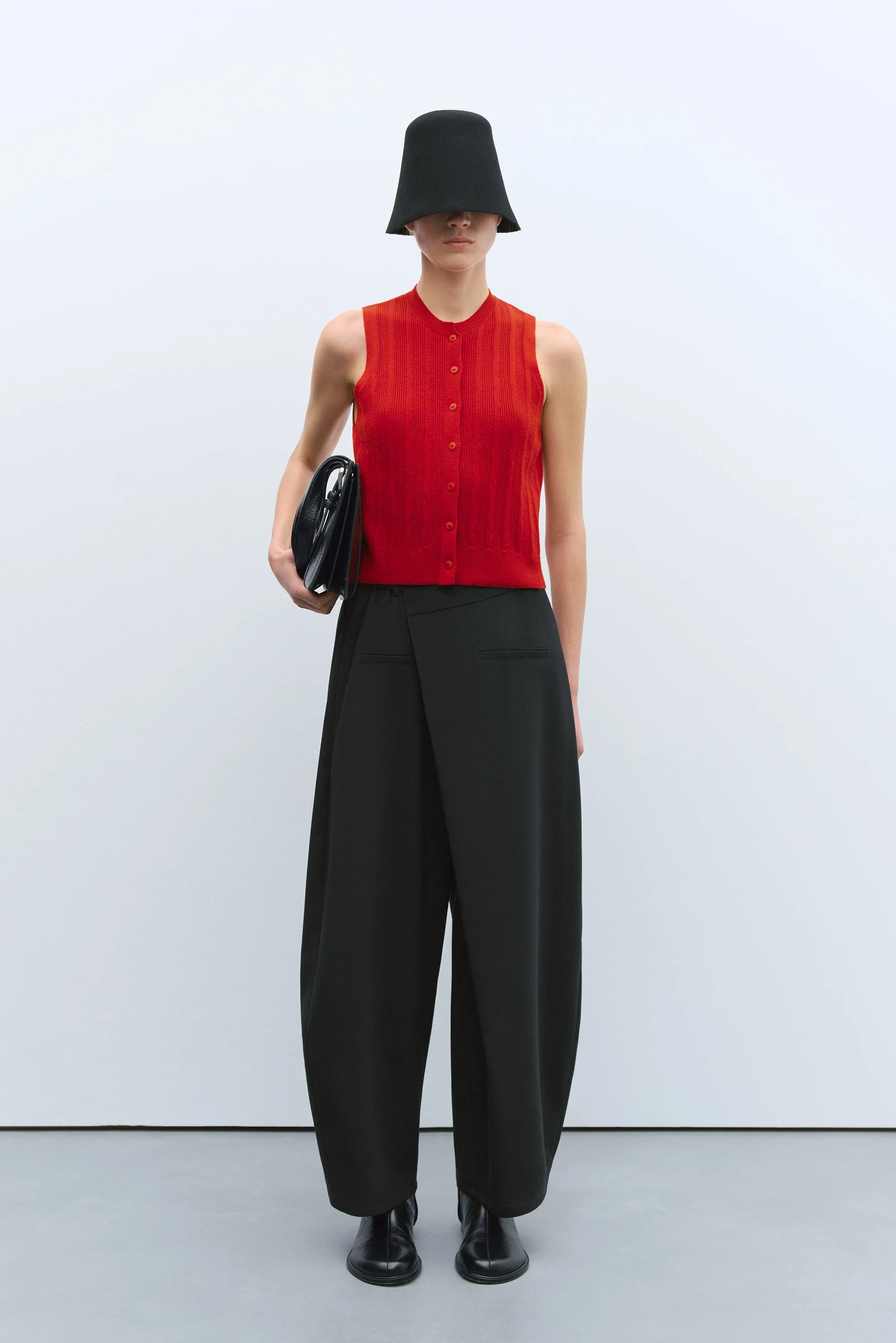 cordera-pre-fall-25-merino-wool-ribbed-waistcoat-red-1.webp