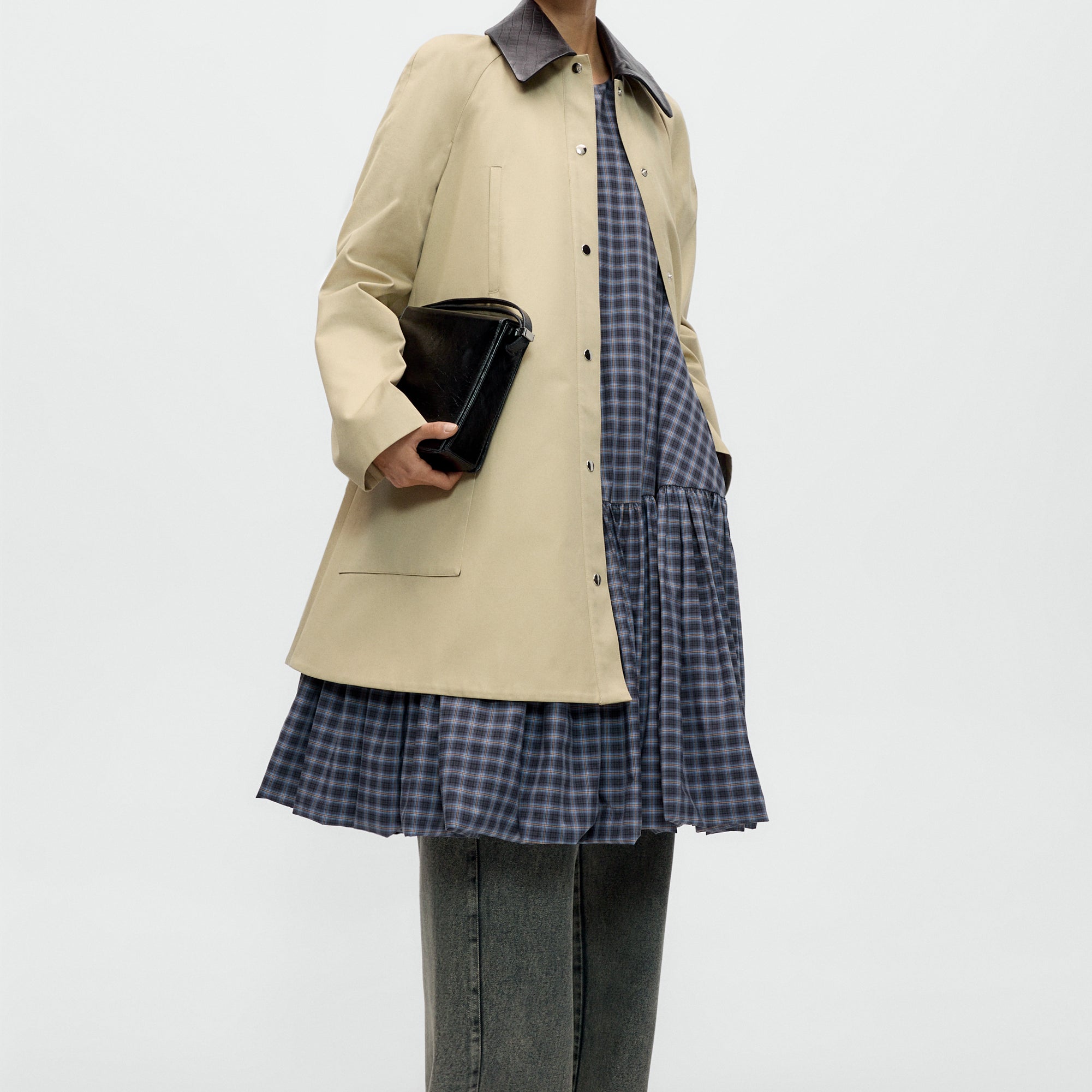 cordera-pre-fall-26-leather-collar-voluminous-coat-camel-1.jpg