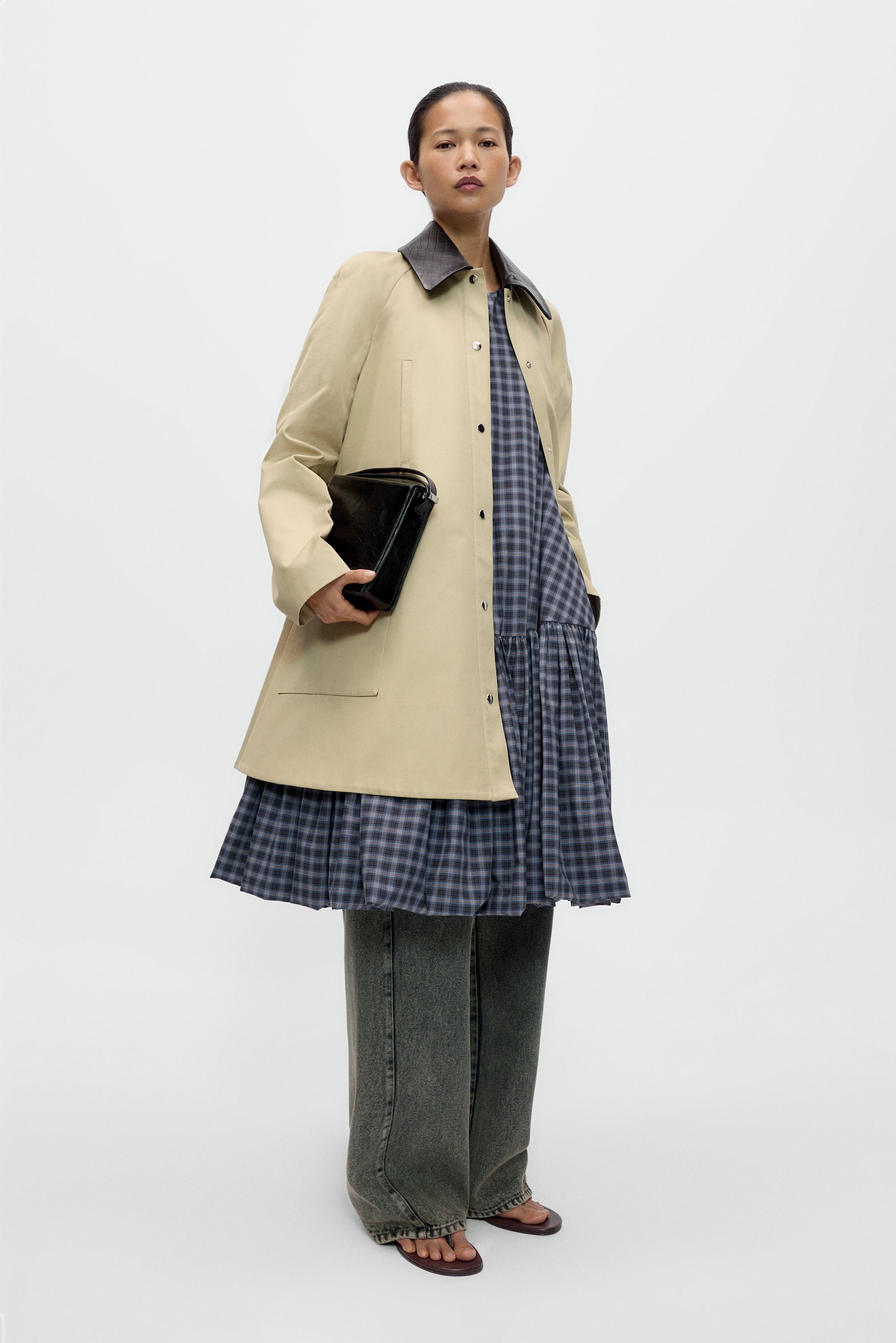 cordera-pre-fall-26-leather-collar-voluminous-coat-camel-1.jpg