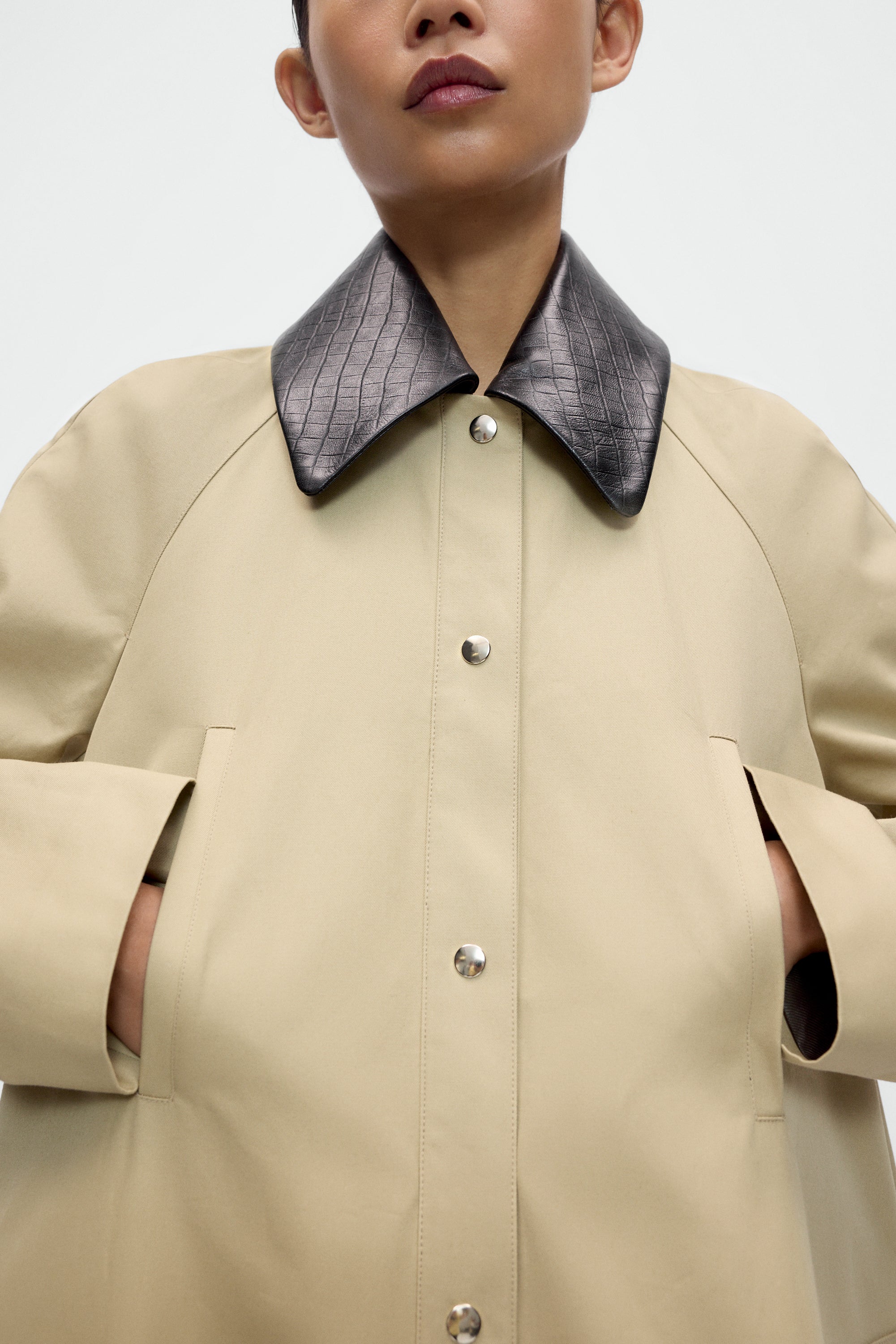 cordera-pre-fall-26-leather-collar-voluminous-coat-camel-2.jpg
