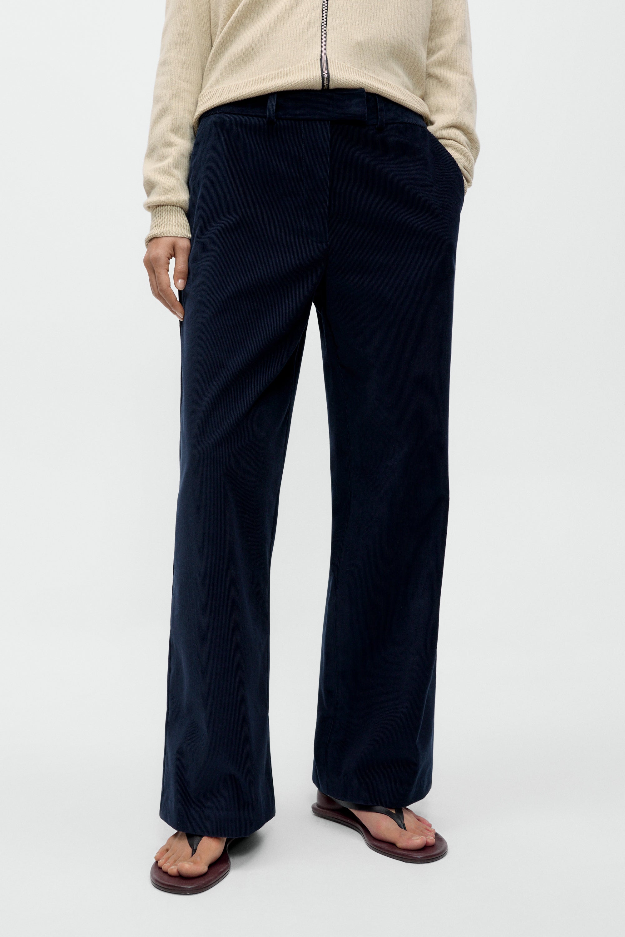 cordera-pre-fall-26-low-rise-corduroy-pants-navy-2.jpg