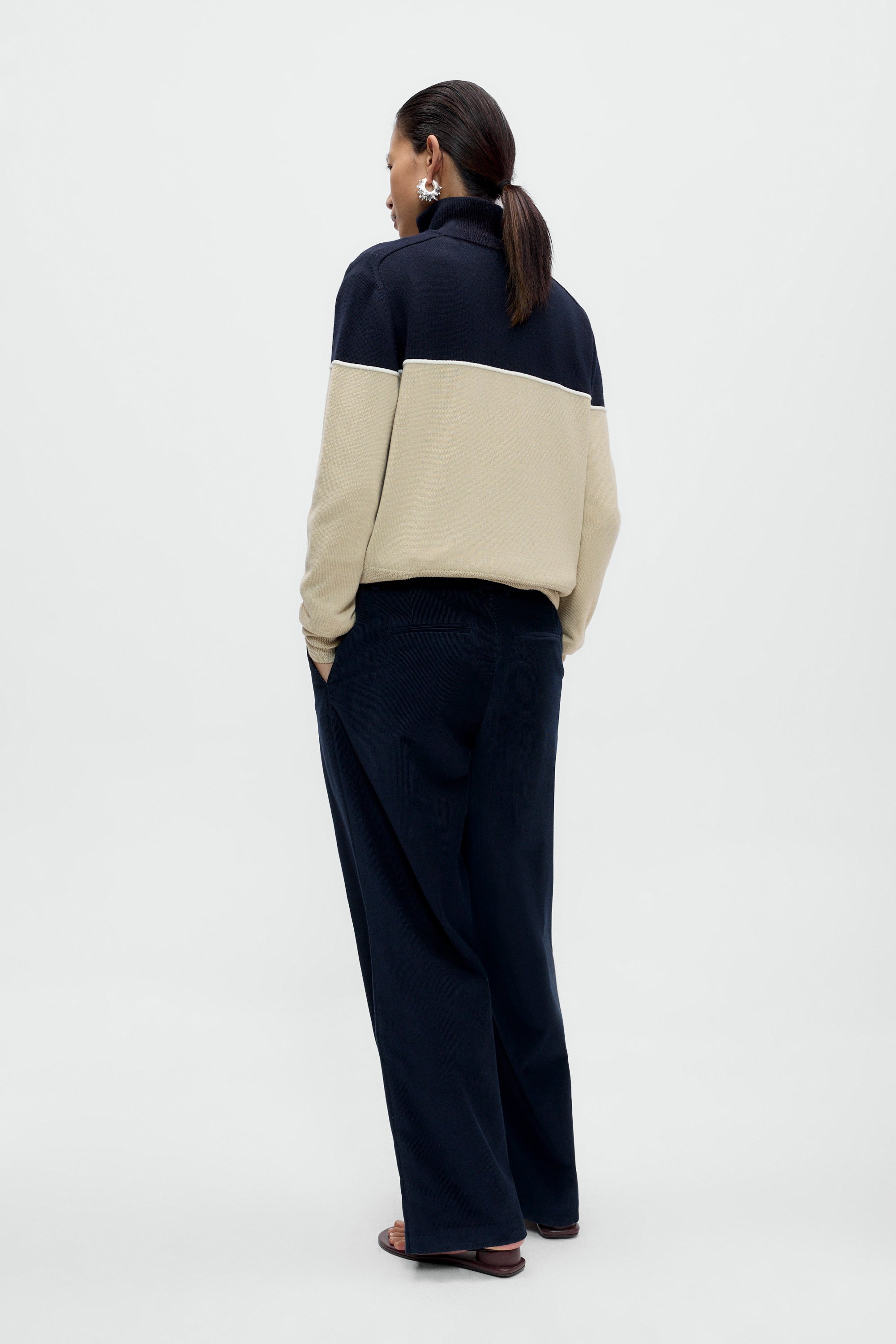 cordera-pre-fall-26-low-rise-corduroy-pants-navy-3.jpg