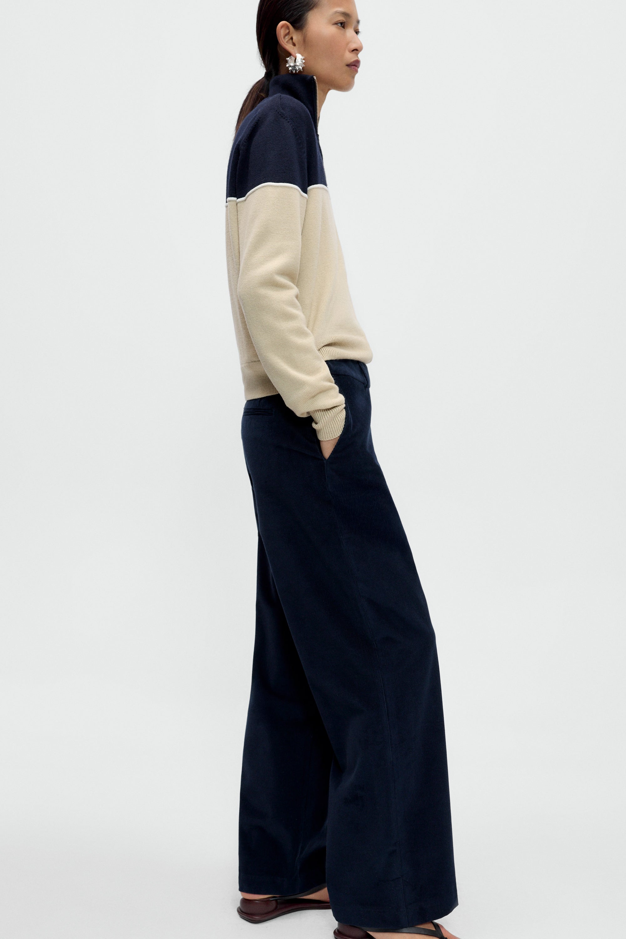 cordera-pre-fall-26-low-rise-corduroy-pants-navy-4.jpg