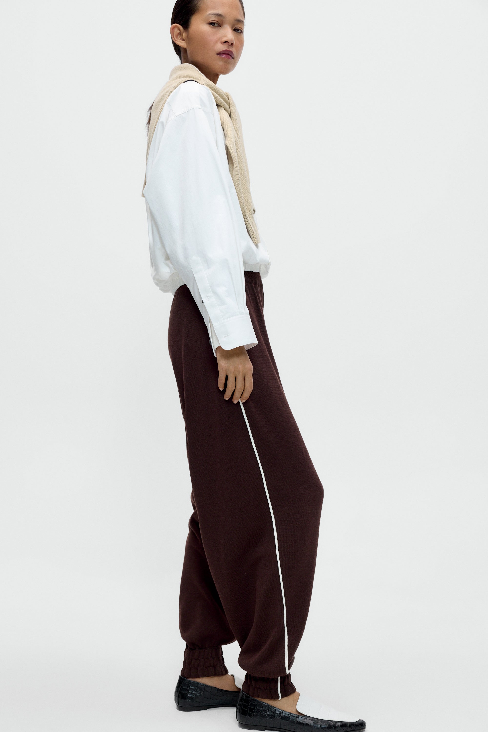 cordera-pre-fall-26-organic-cotton-sporty-pants-brown-4.jpg