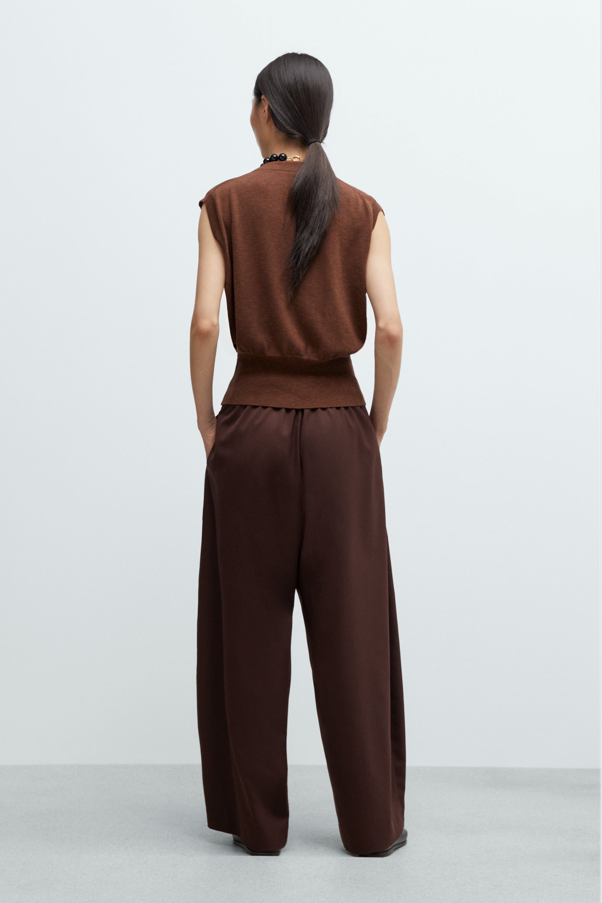 cordera-resort-26-tailored-crossover-pants-burgundy-3.jpg