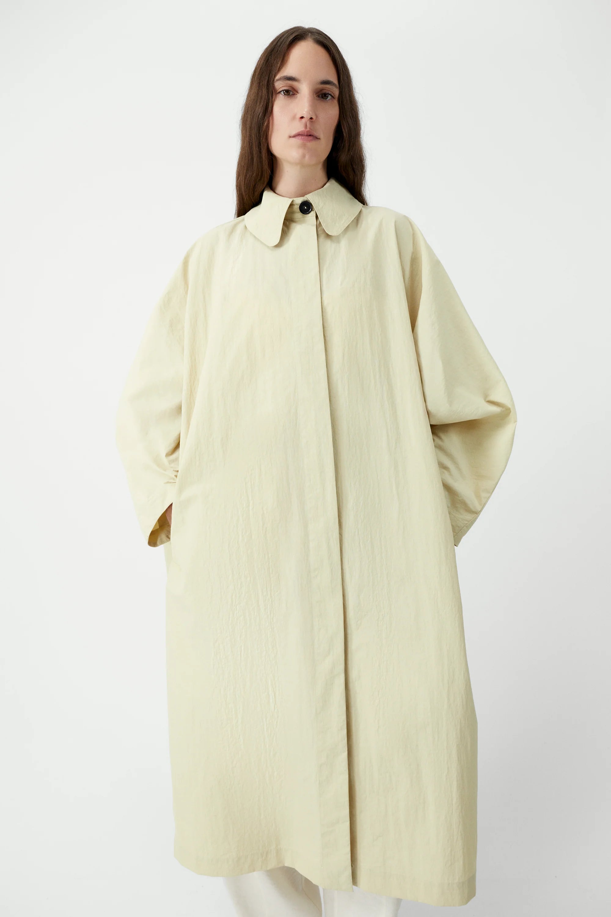 cordera-ss26-batwing-trench-butter-2.webp