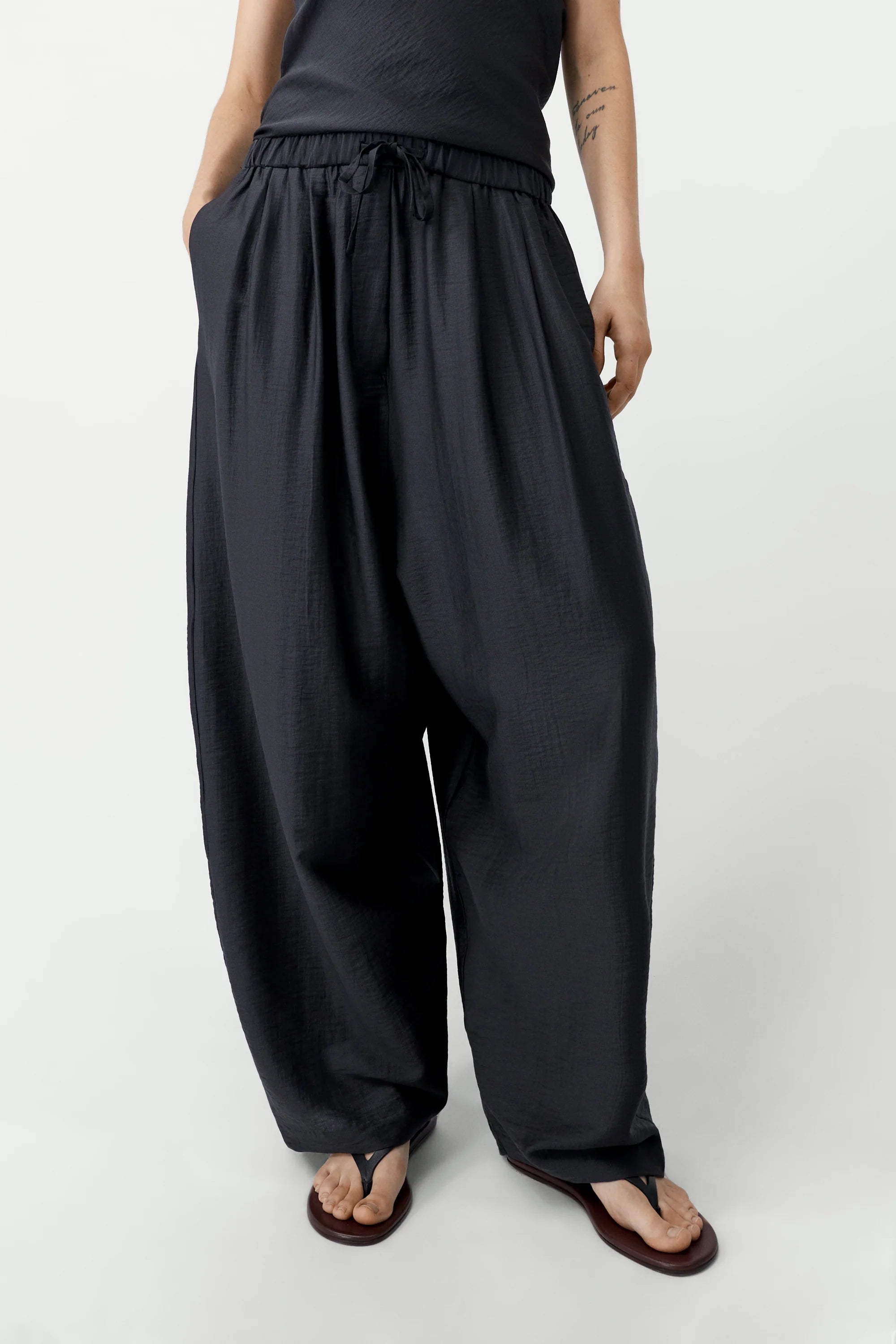 cordera-ss26-maxi-pants-espresso-2.webp