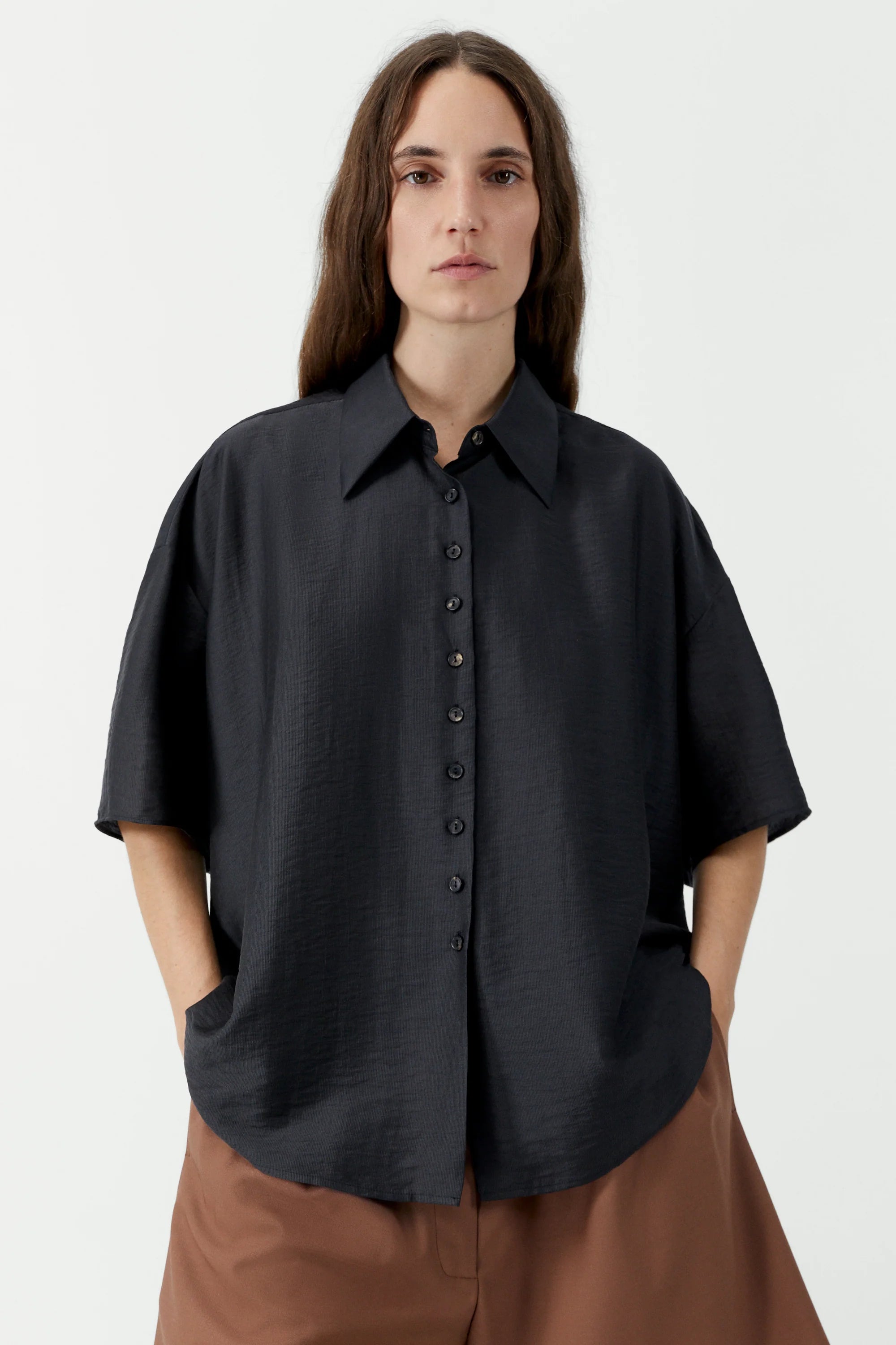 cordera-ss26-short-sleeve-shirt-espresso-2.webp